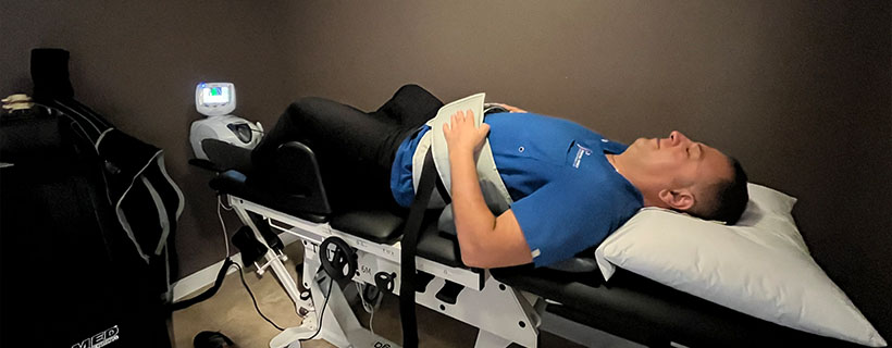 patient receiving spinal decompression in Ontario for Sciatic nerve pain relief